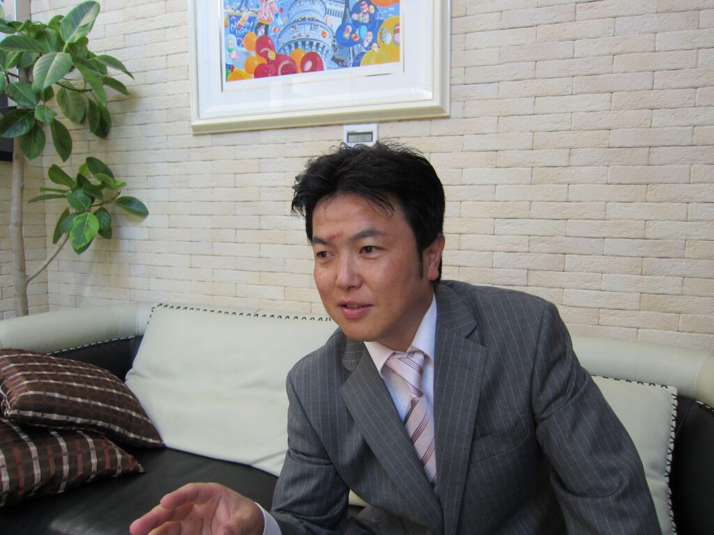 河原栄護
